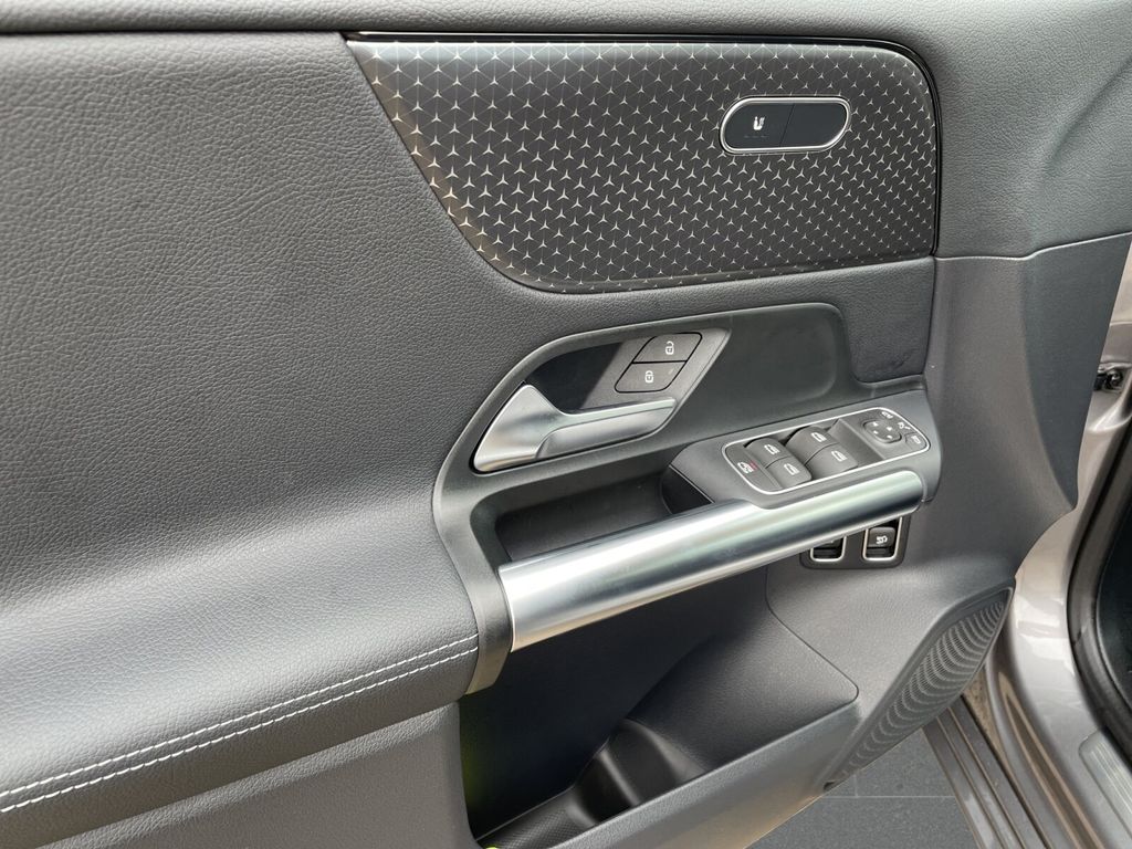 Mercedes-Benz B 250 2024