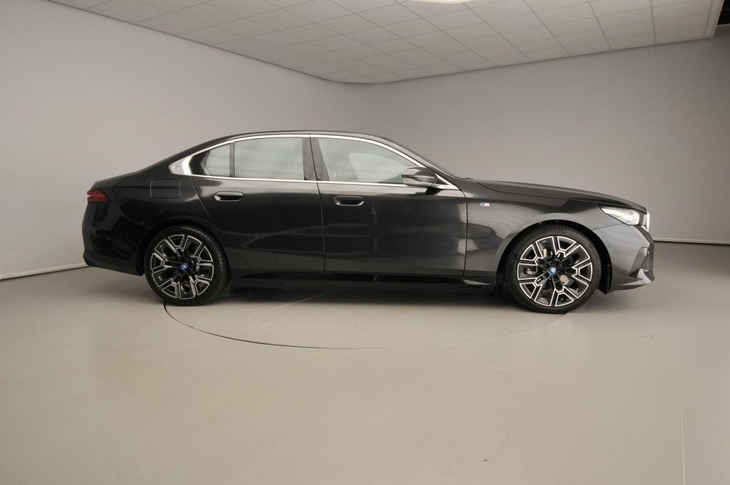 BMW 530 2025
