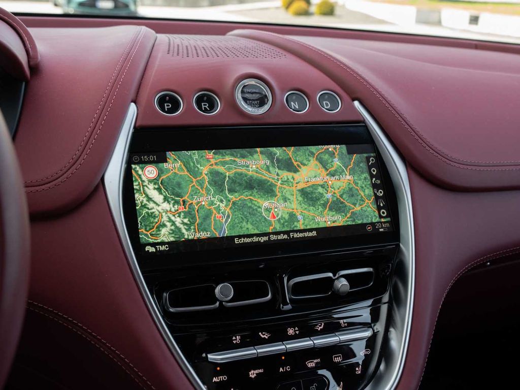 Aston Martin DBX 2024