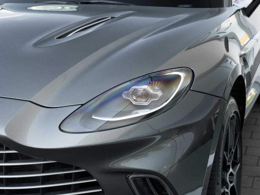 Aston Martin DBX 2024
