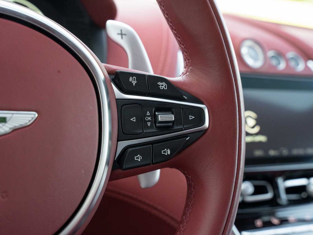 Aston Martin DBX 2024