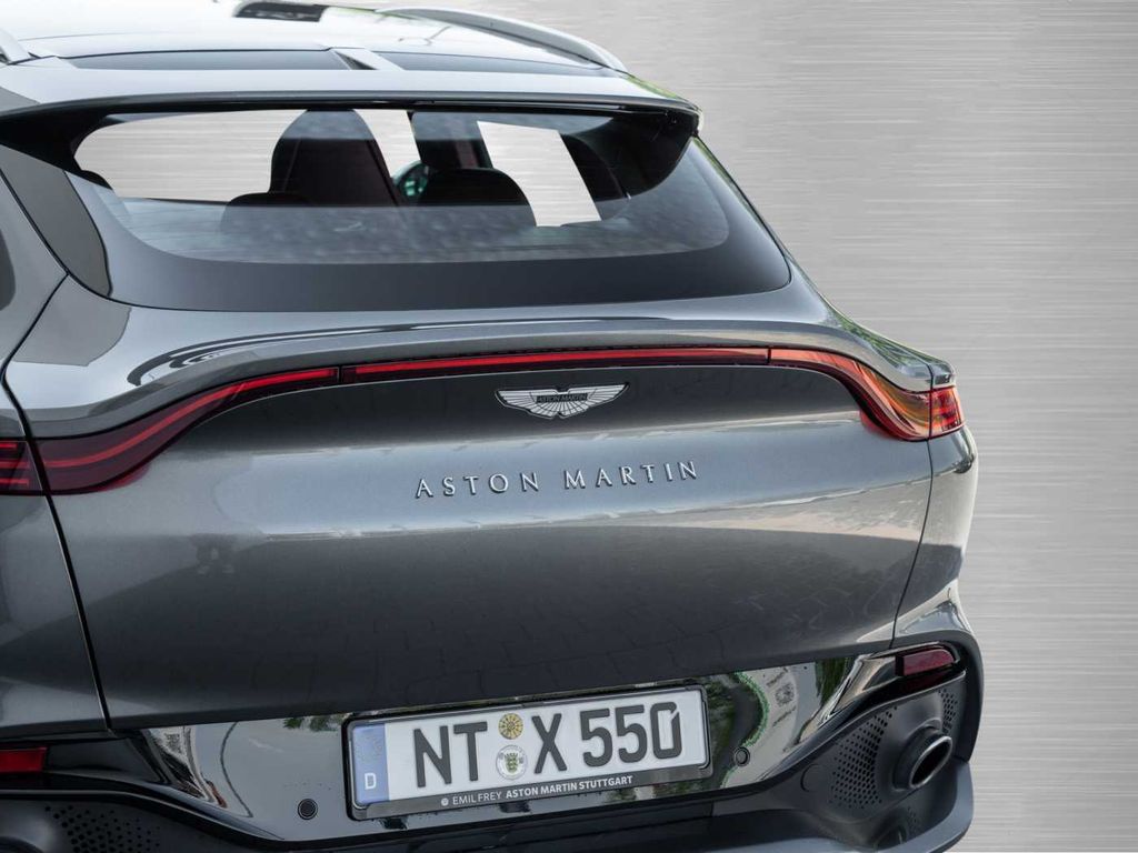 Aston Martin DBX 2024