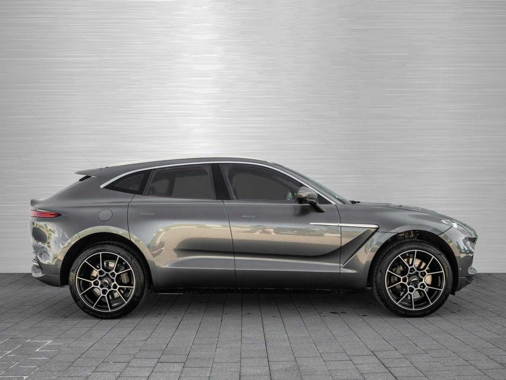 Aston Martin DBX 2024
