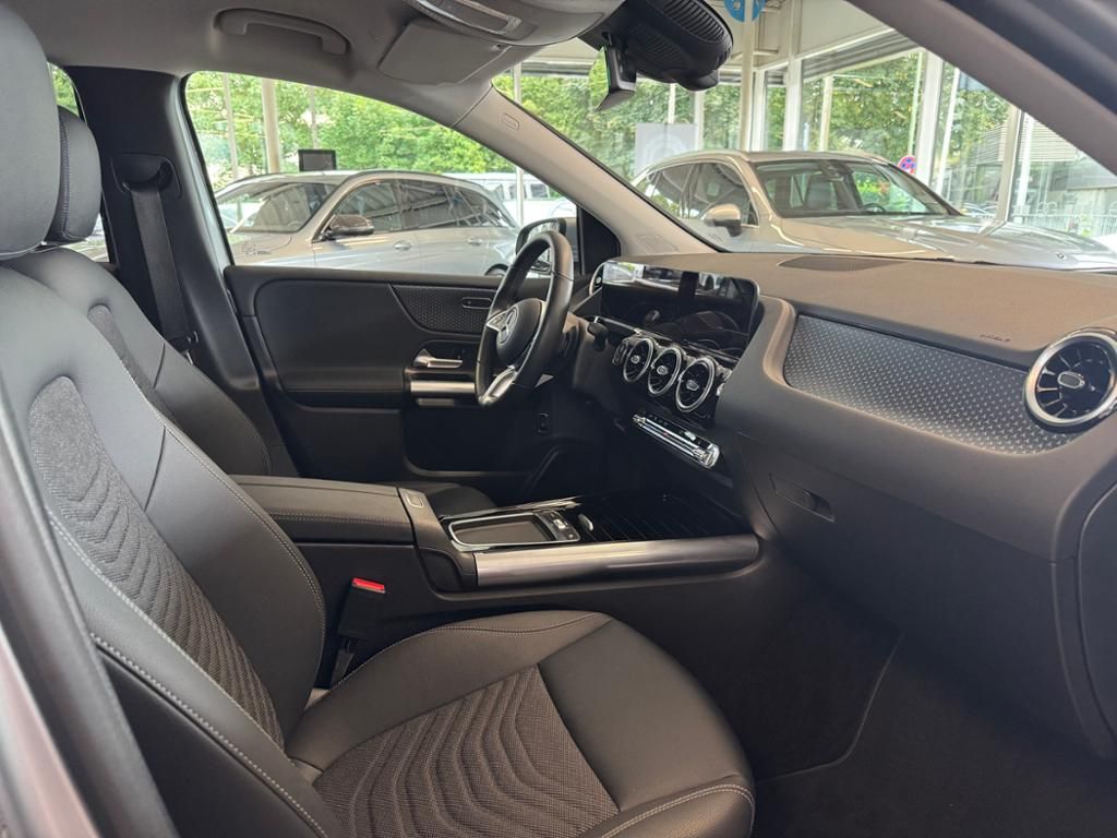 Mercedes-Benz B 220 2024