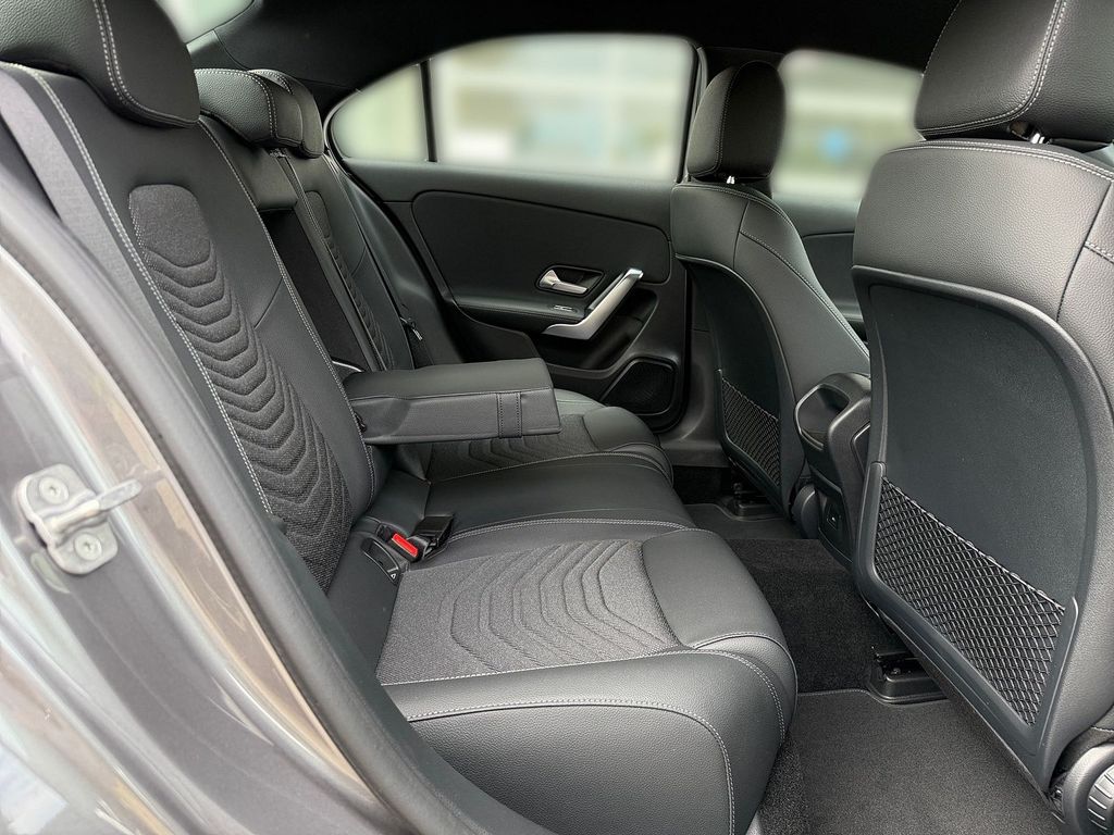 Mercedes-Benz A 200 2025