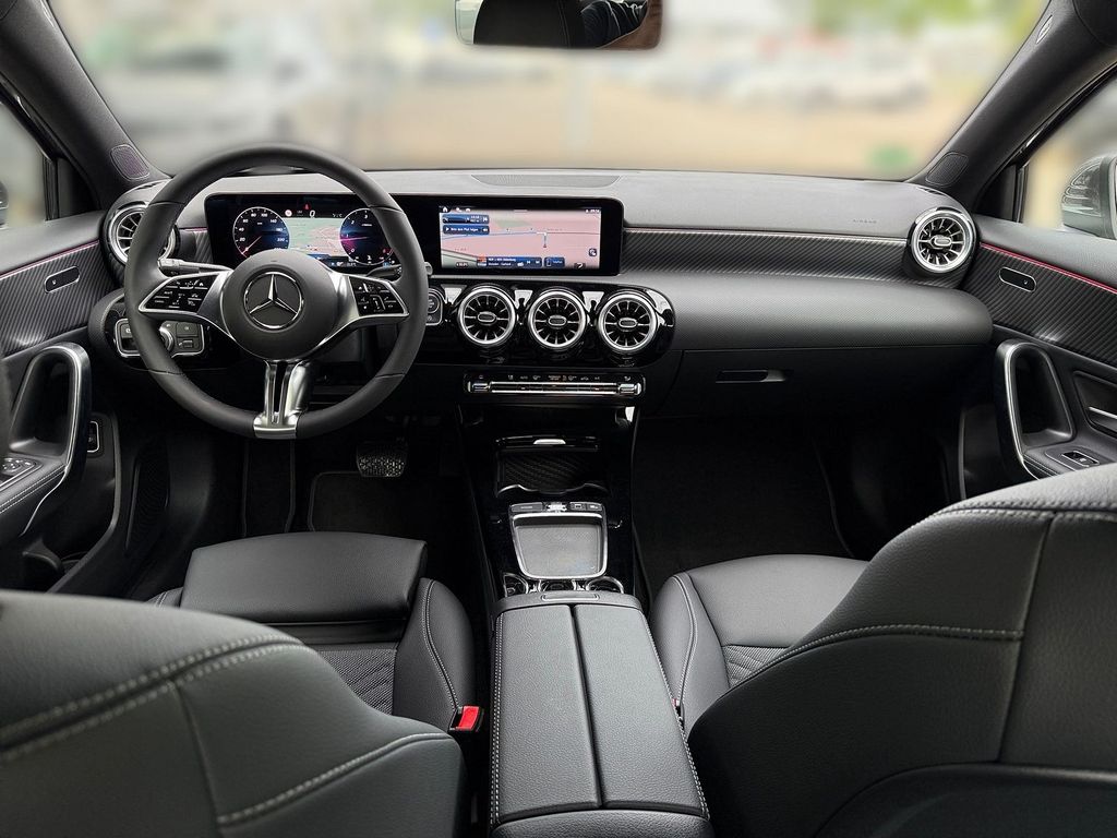 Mercedes-Benz A 200 2025