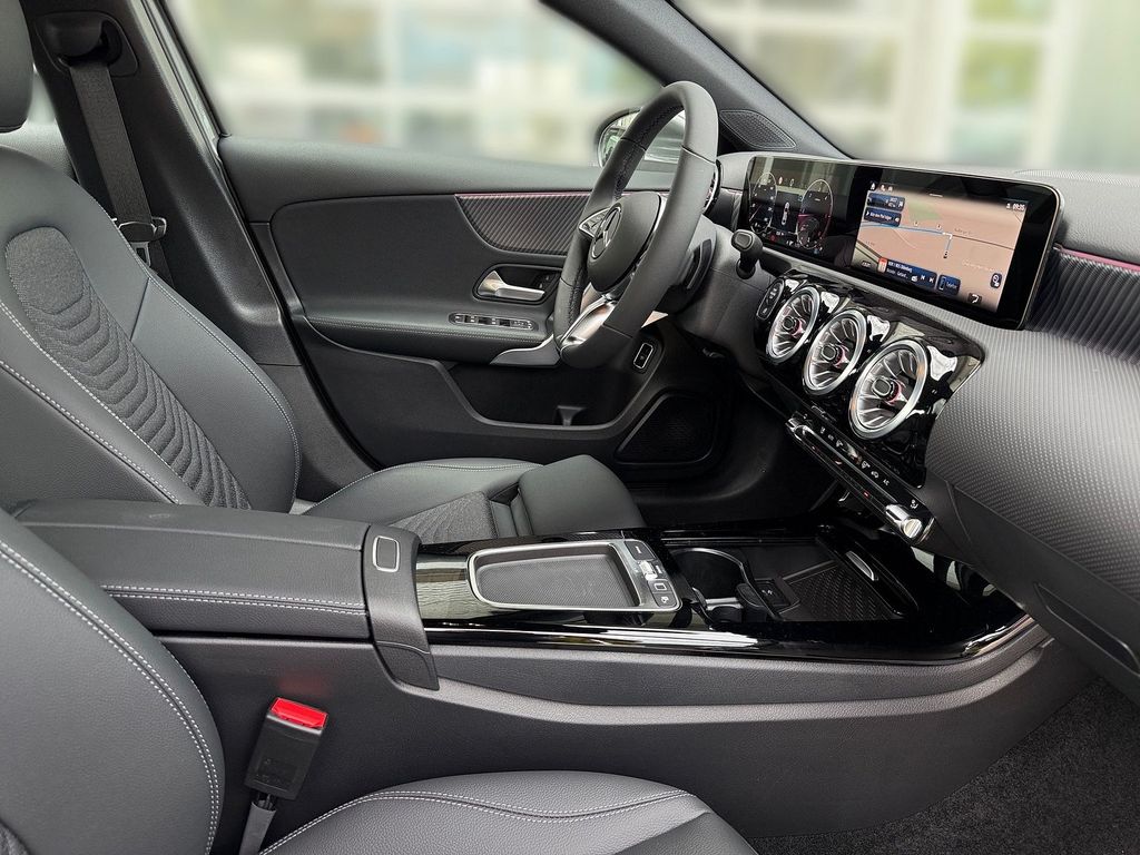 Mercedes-Benz A 200 2025