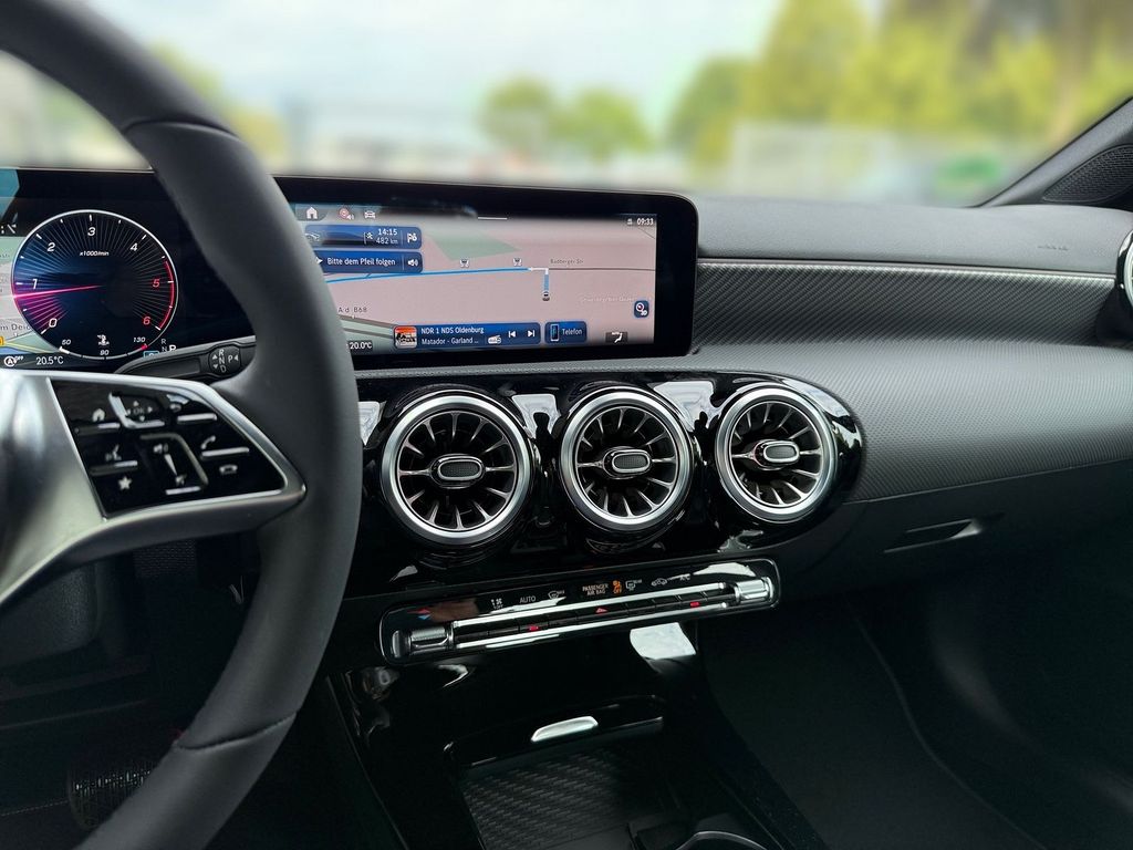 Mercedes-Benz A 200 2025