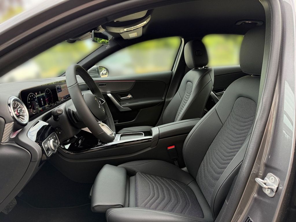 Mercedes-Benz A 200 2025