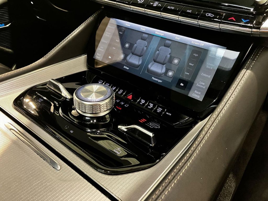 Jeep Wagoneer 2023