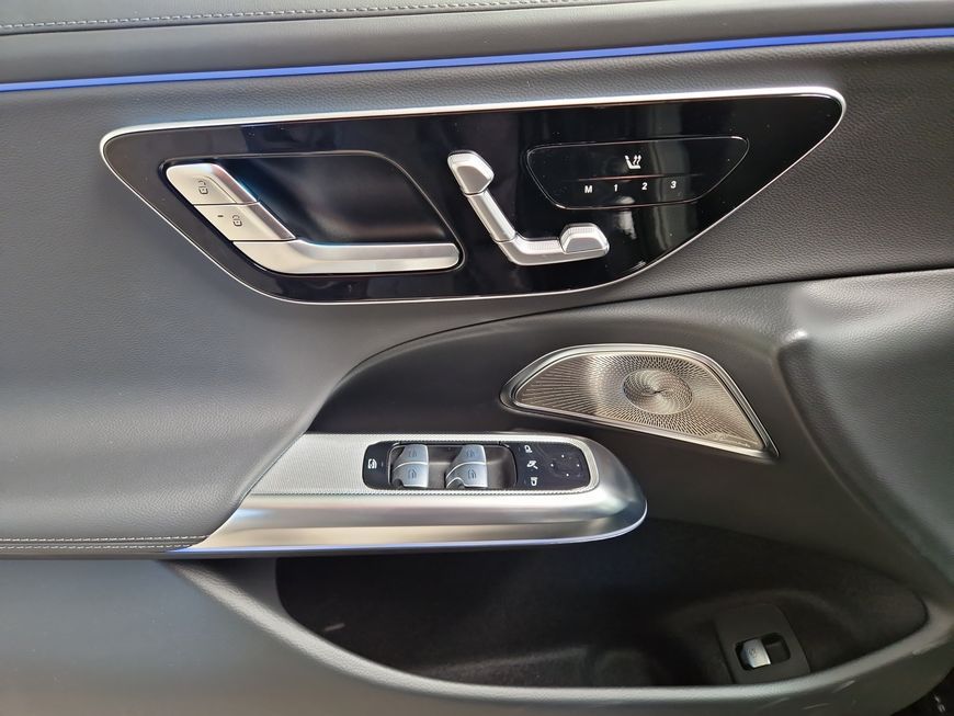 Mercedes-Benz E 300 2025