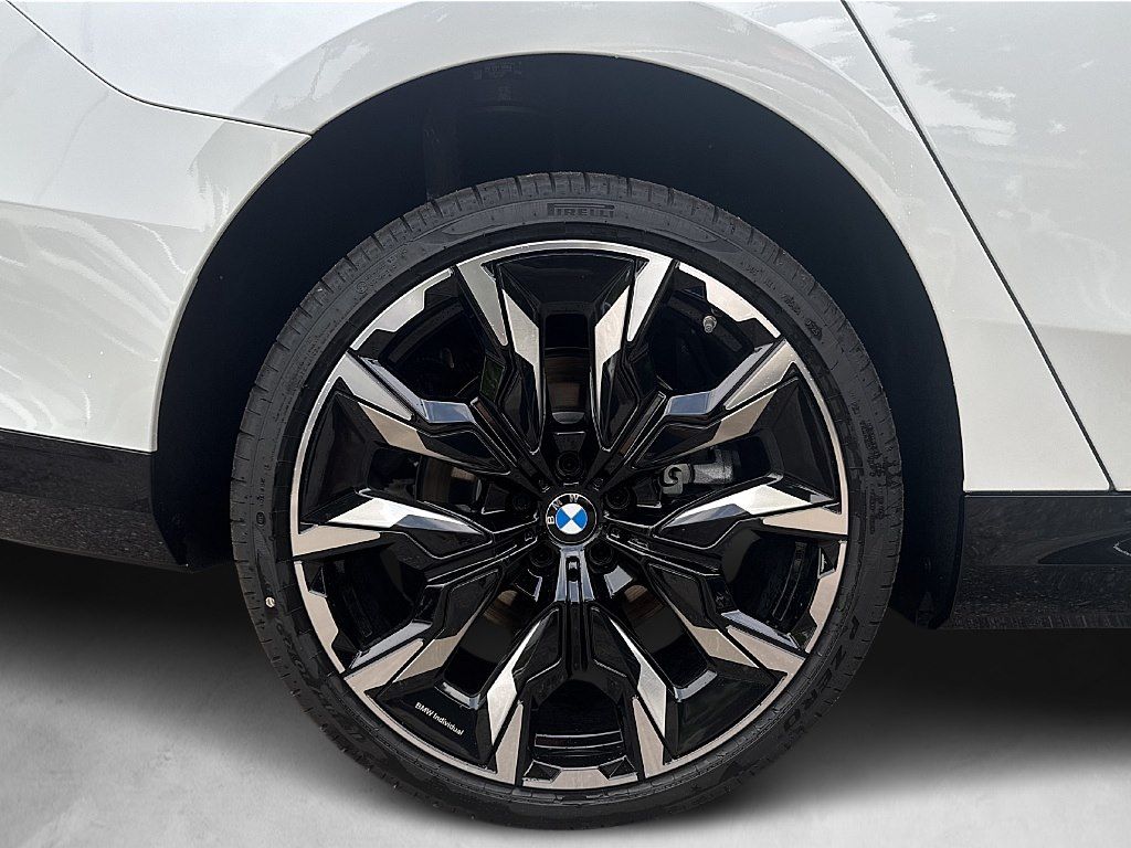 BMW i5 2025