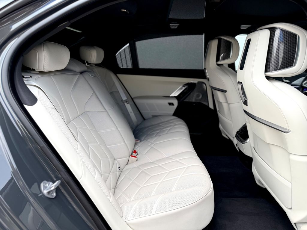 BMW i7 2023