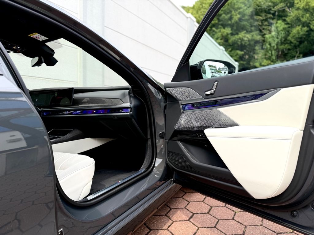 BMW i7 2023