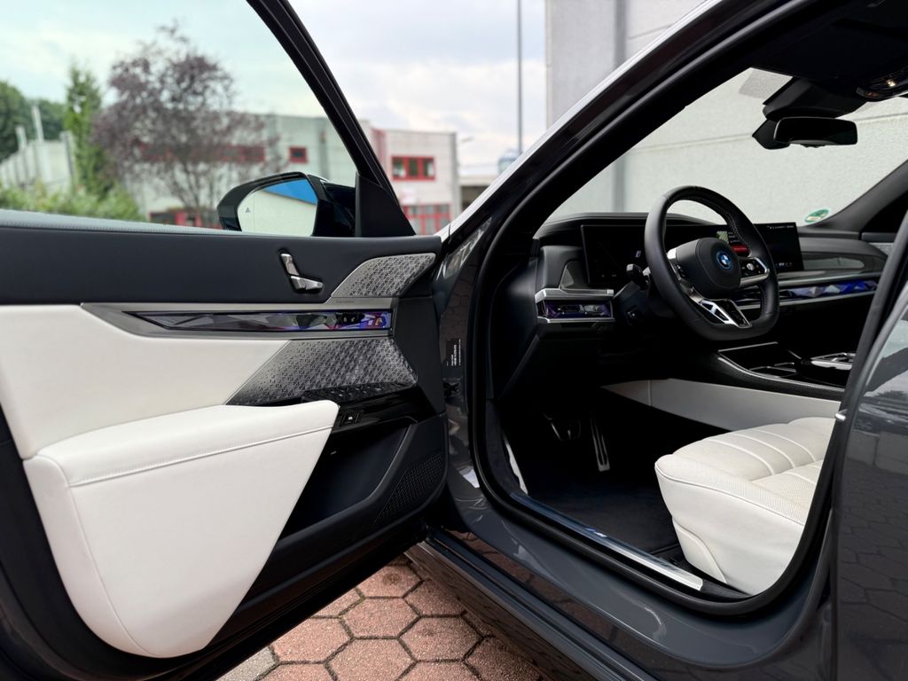 BMW i7 2023