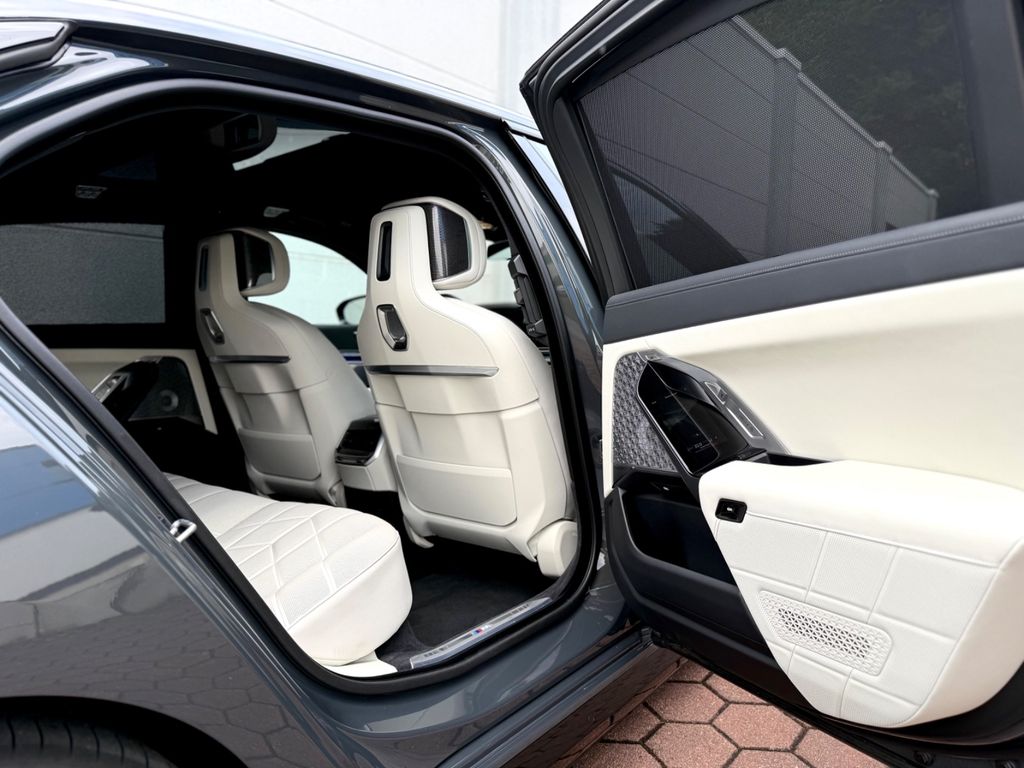 BMW i7 2023