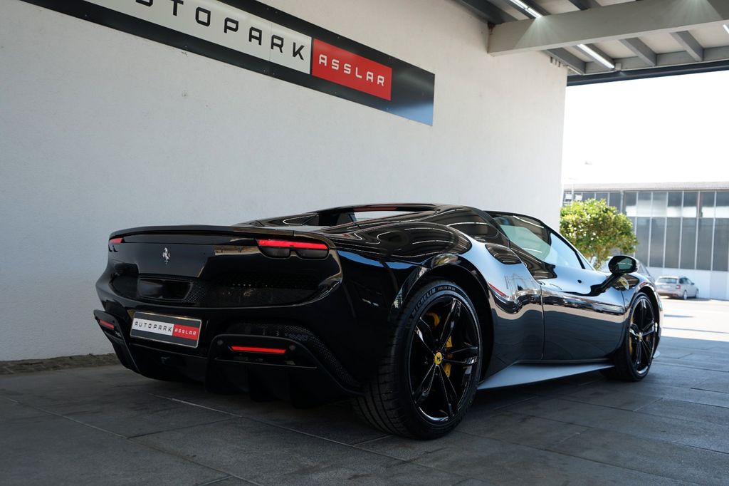 Ferrari 296 GTS 2025