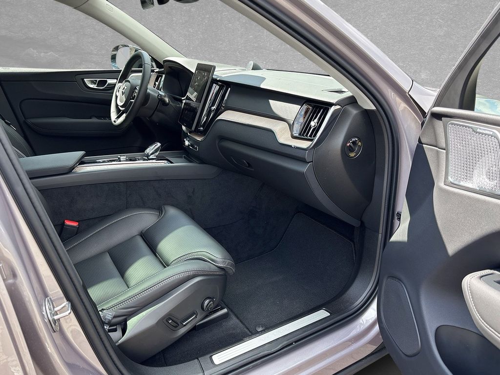 Volvo XC60 2025