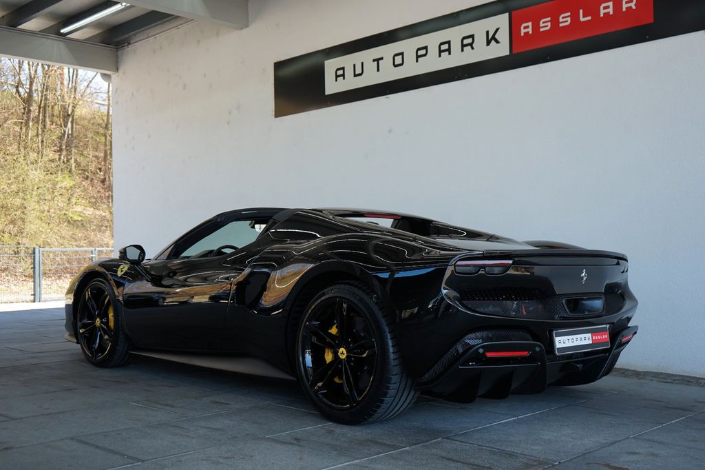 Ferrari 296 GTS 2025