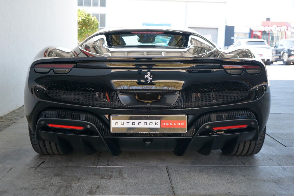 Ferrari 296 GTS 2025