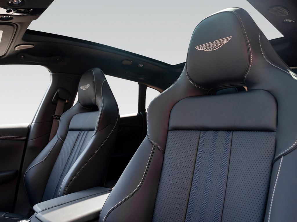 Aston Martin DBX 2024