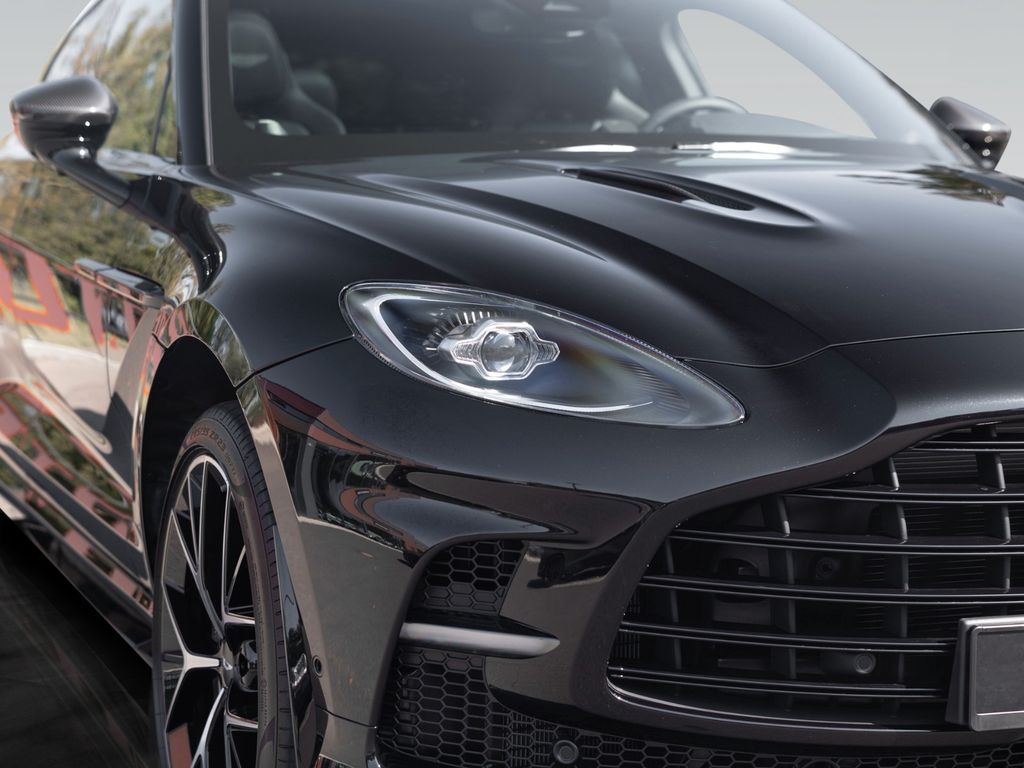 Aston Martin DBX 2024
