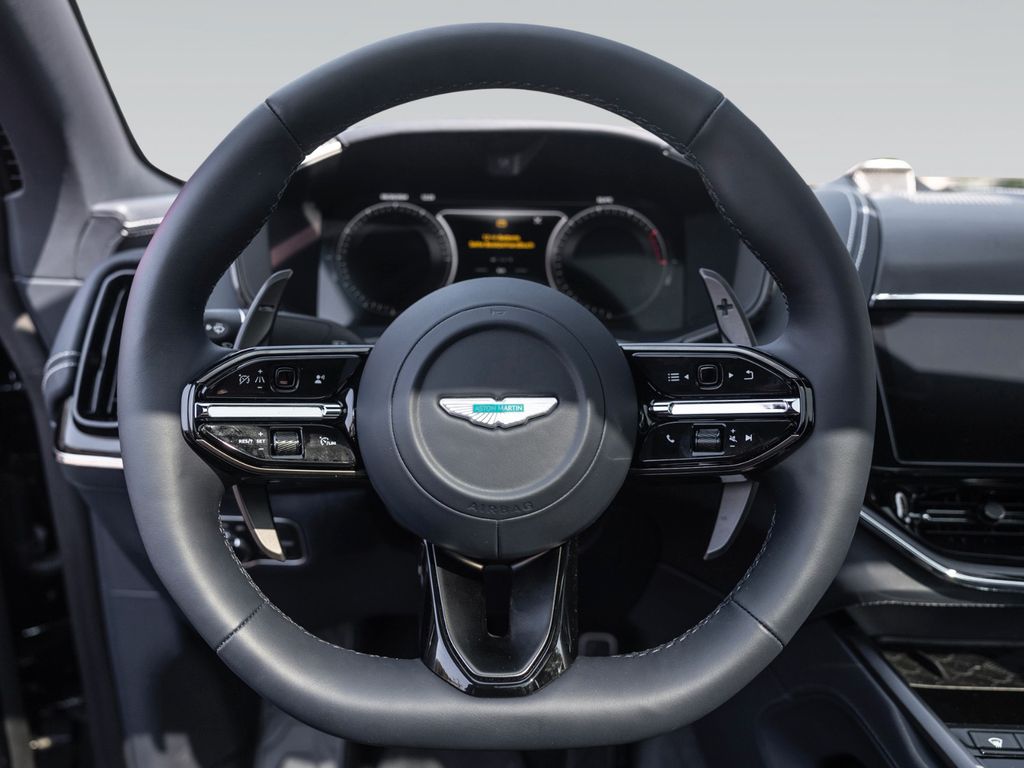 Aston Martin DBX 2024