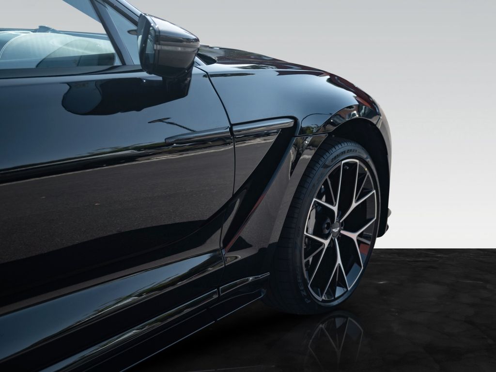 Aston Martin DBX 2024