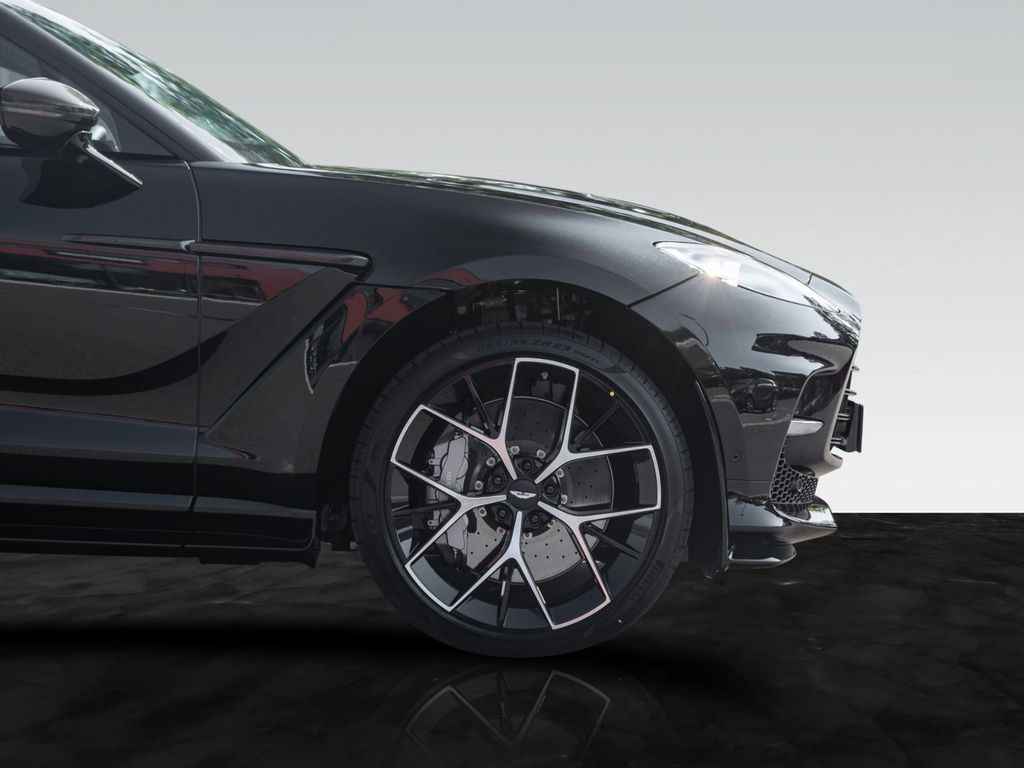 Aston Martin DBX 2024