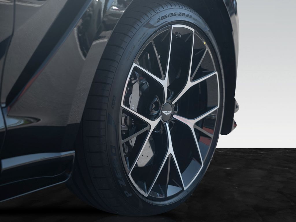 Aston Martin DBX 2024