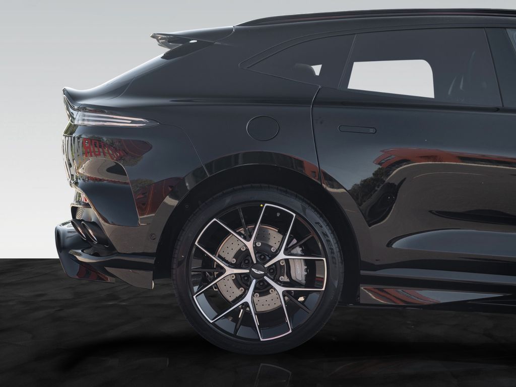 Aston Martin DBX 2024