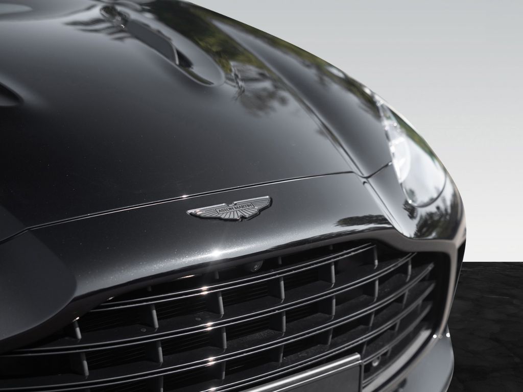 Aston Martin DBX 2024