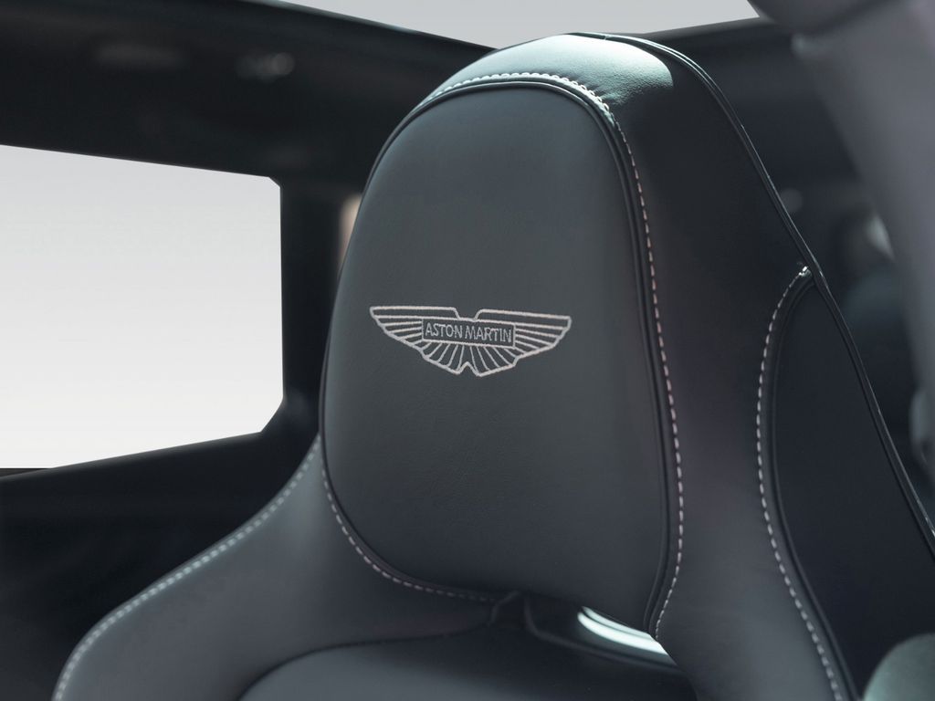 Aston Martin DBX 2024