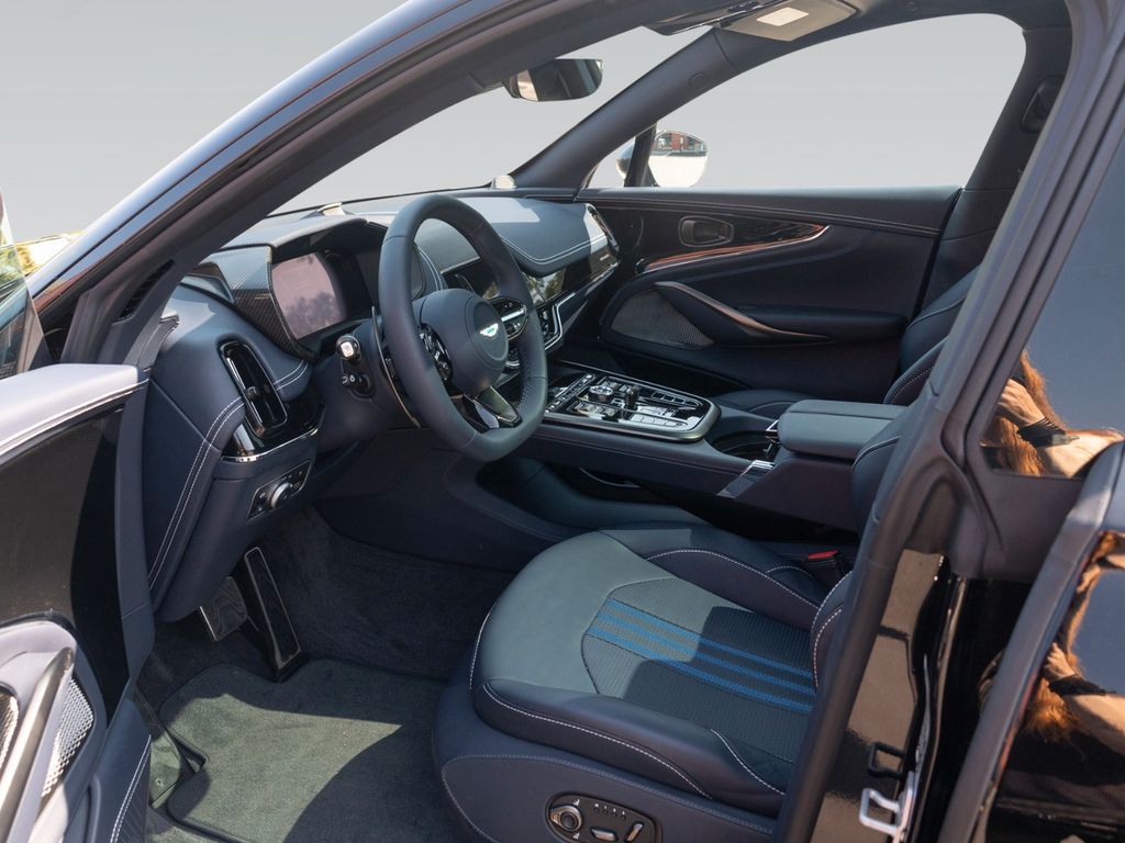 Aston Martin DBX 2024