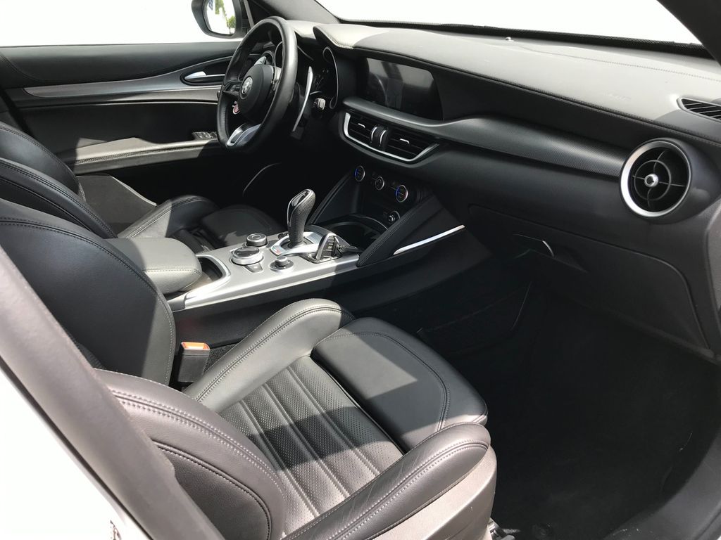 Alfa Romeo Stelvio 2021