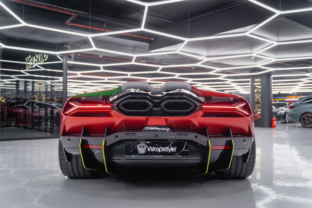 Lamborghini Revuelto 2024