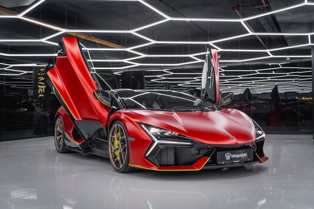 Lamborghini Revuelto 2024