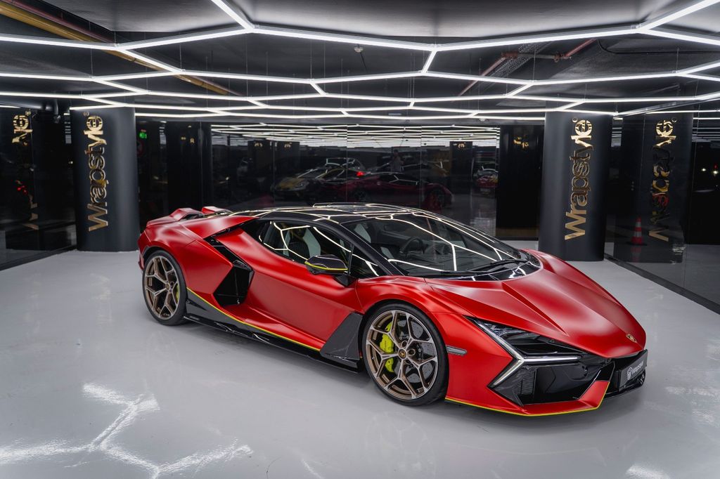 Lamborghini Revuelto 2024