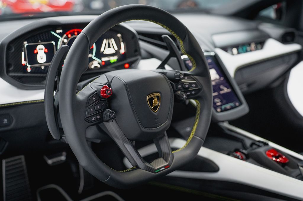 Lamborghini Revuelto 2024