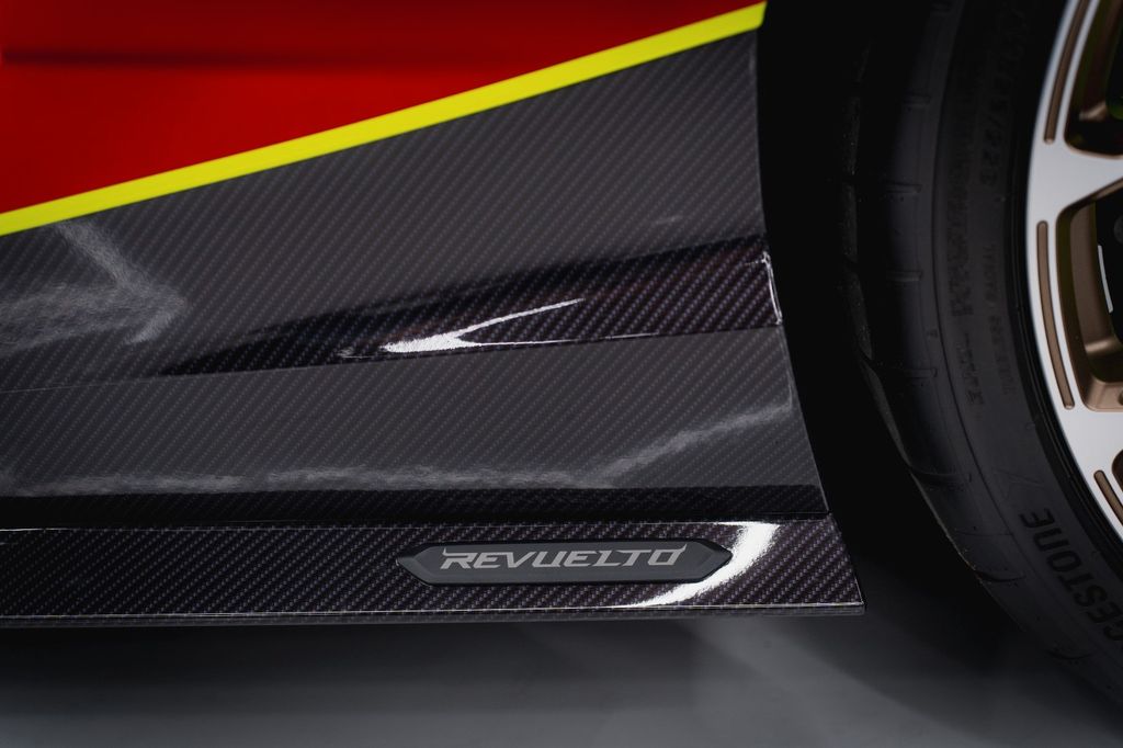 Lamborghini Revuelto 2024