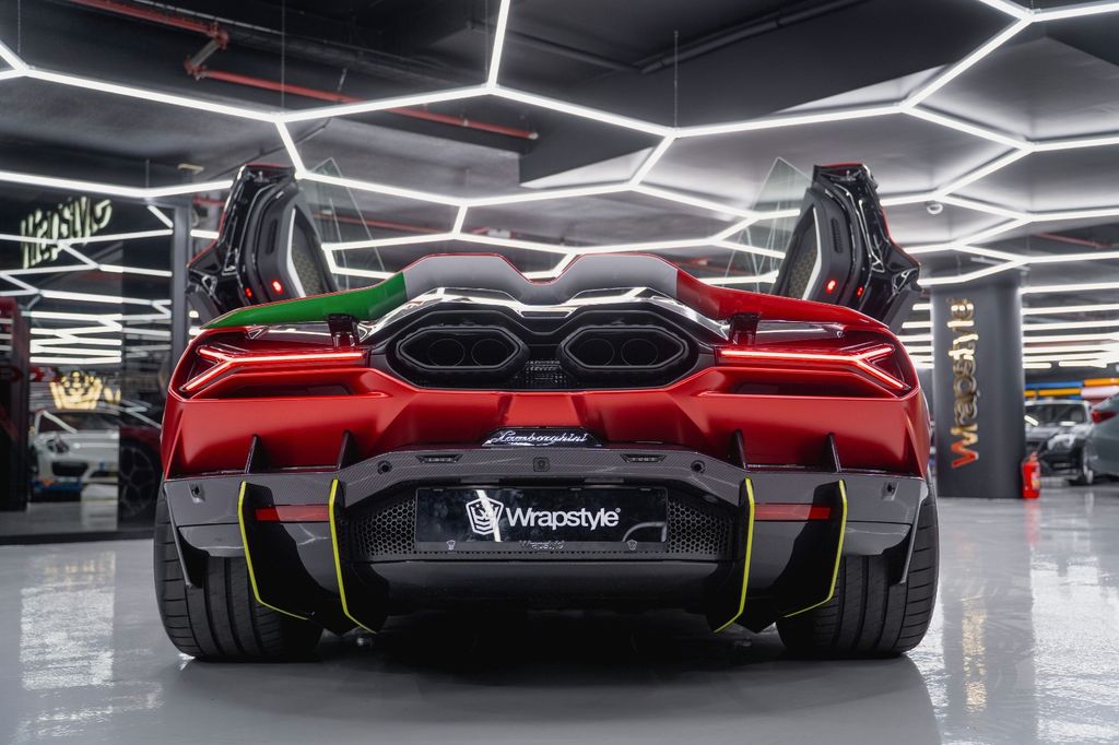 Lamborghini Revuelto 2024