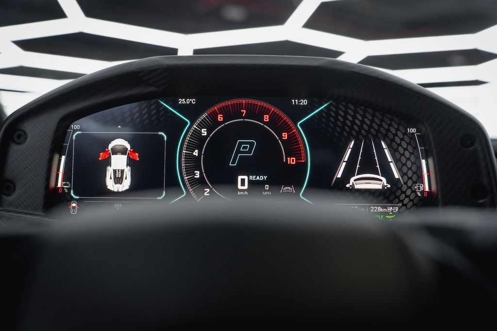 Lamborghini Revuelto 2024