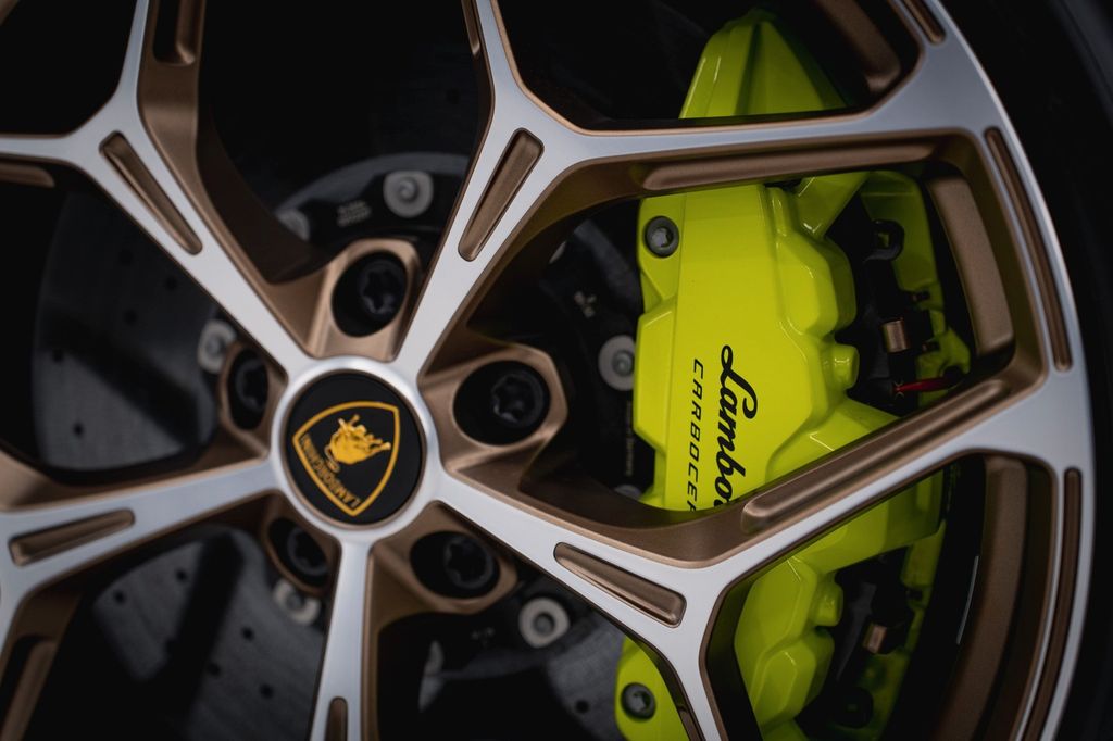 Lamborghini Revuelto 2024