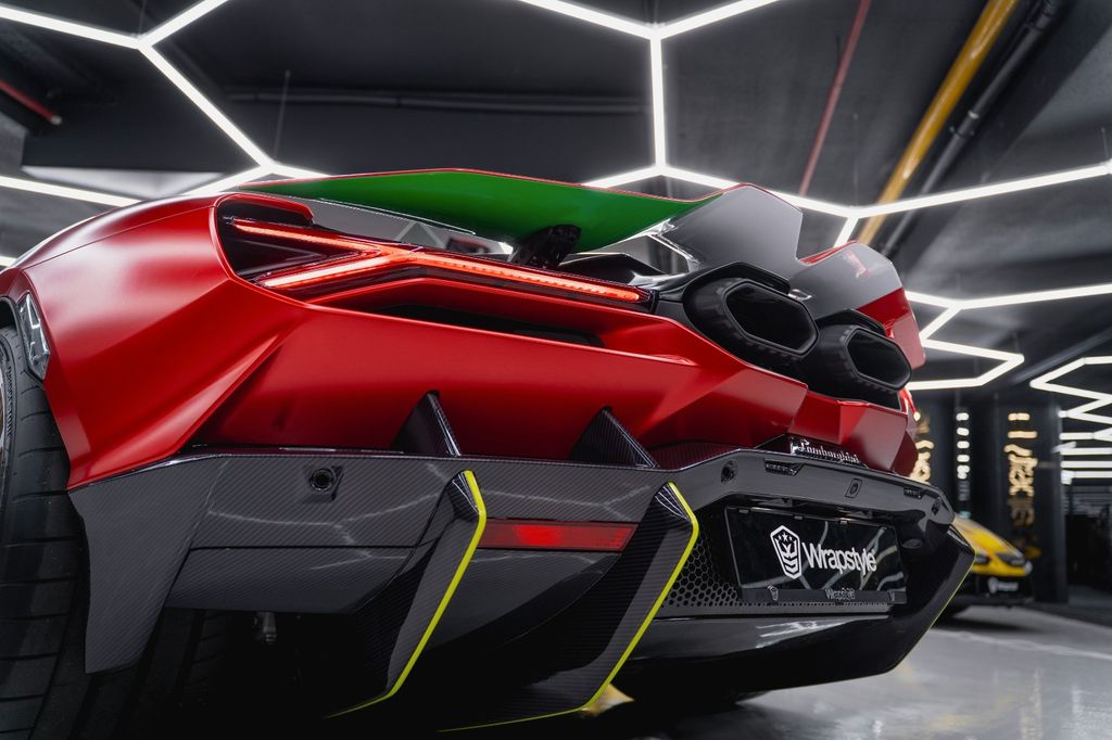 Lamborghini Revuelto 2024