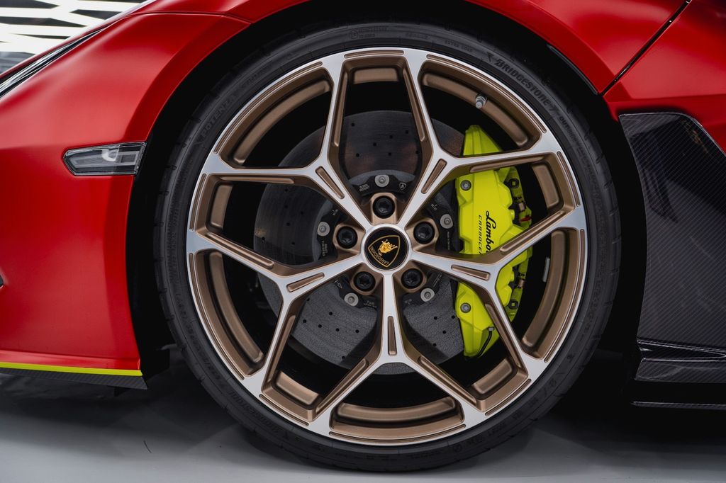 Lamborghini Revuelto 2024