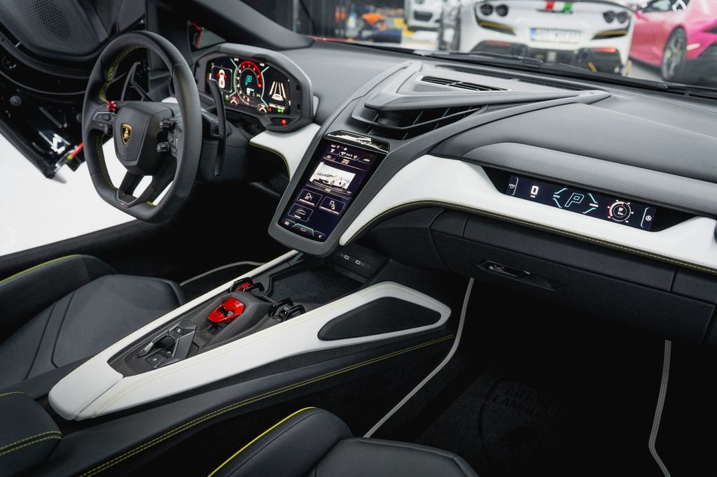 Lamborghini Revuelto 2024