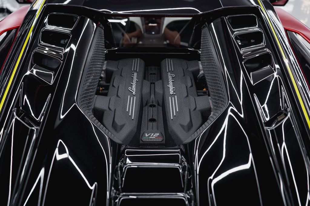 Lamborghini Revuelto 2024