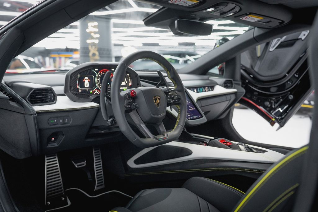 Lamborghini Revuelto 2024