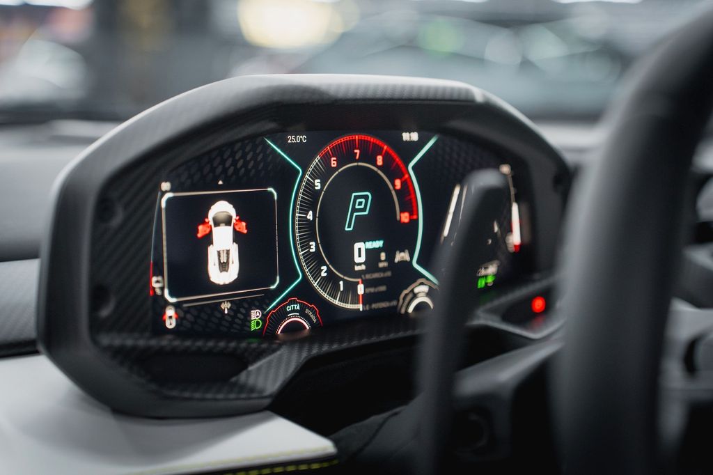 Lamborghini Revuelto 2024