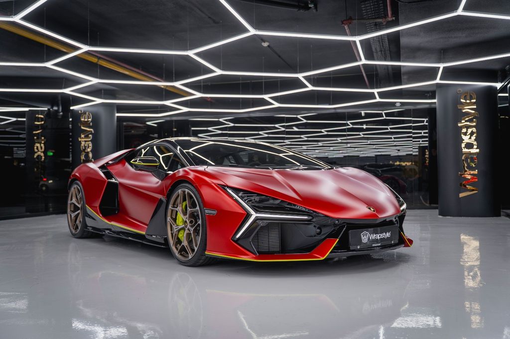 Lamborghini Revuelto 2024